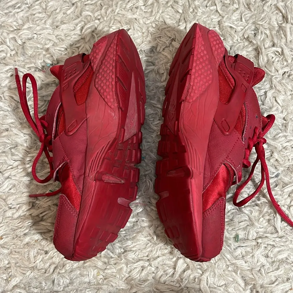 Nike huraches red 7.5 sneaker - Image 3