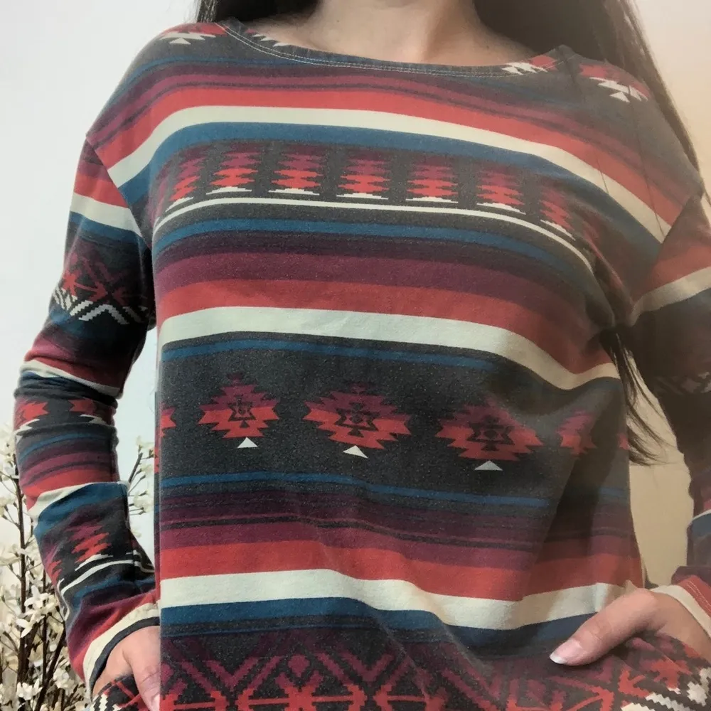 Truly Madly Deeply Pullover Sweater with Pockets Tribal/Aztec Print Size Small - Image 2