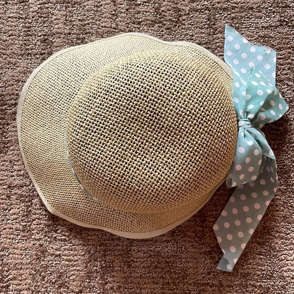 Sun Hat. 💯 Carta. Like new. Natural color. Polka dot ribbon. One size. - Image 4
