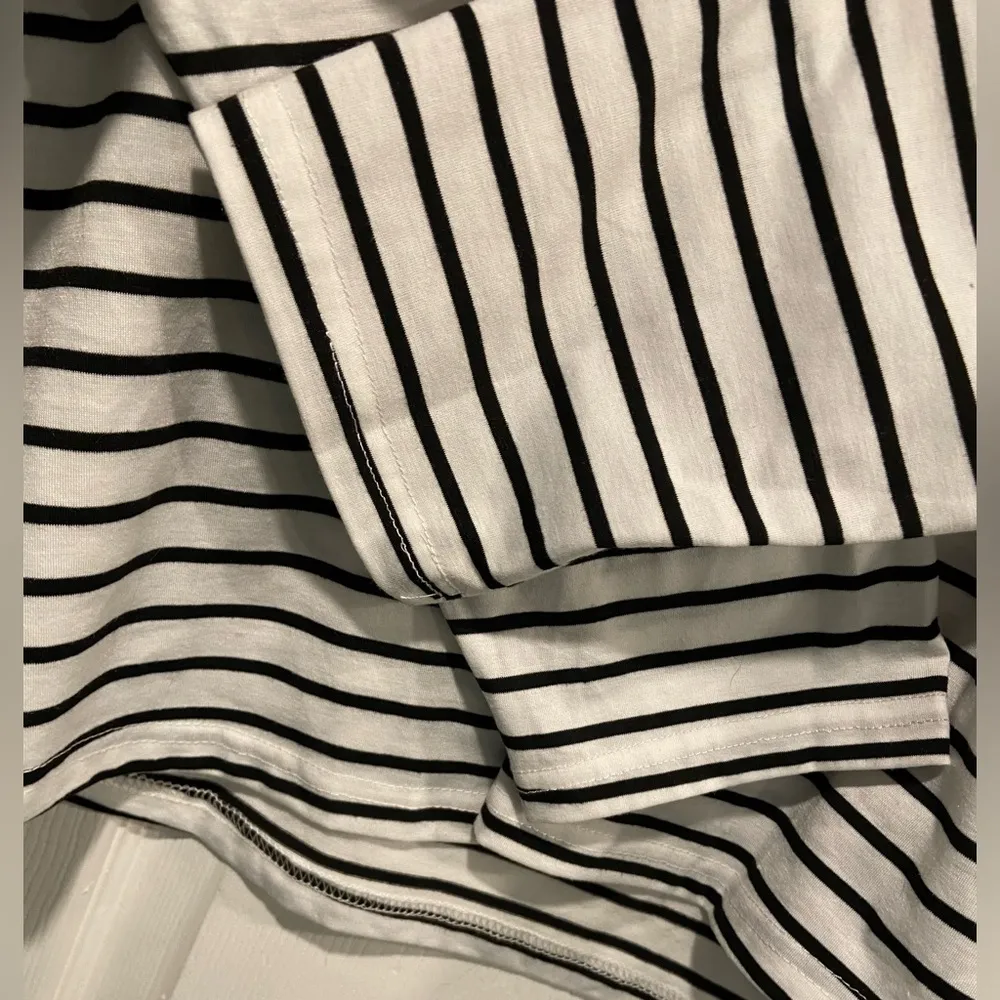 NWT Emery Rose Size 2XL Black White Strip Wooden Button Ruffle Detail Henley Top - Image 8