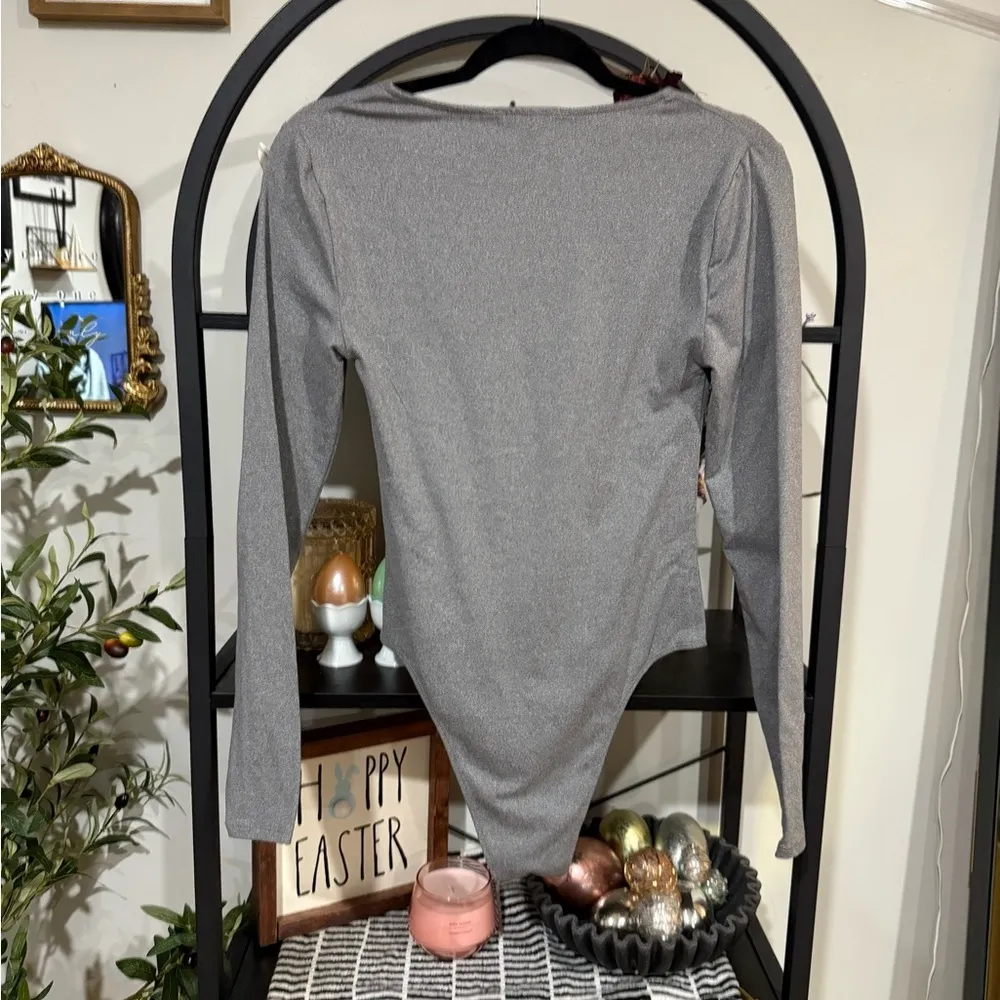 Steve Madden Asymmetrical Gray Long Sleeve Bodysuit size small - Image 4