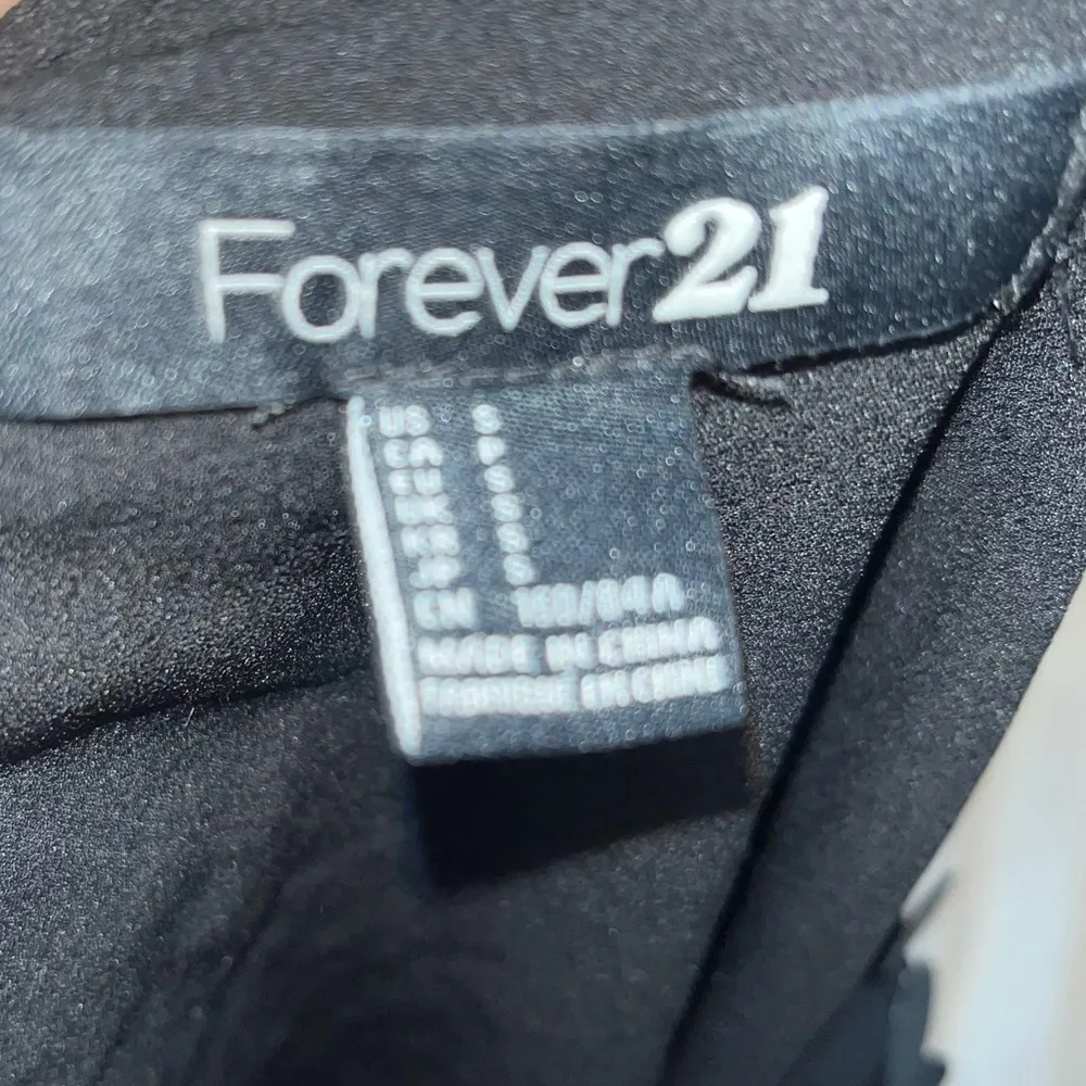 Forever 21 Womens Tank Top Black Striped Sleeveless Scoop Neck Sequin Chiffon S - Image 2