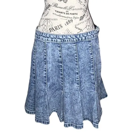 No Boundaries SIZE 13 Juniors Pleated Acid Wash Zipper Closure Jean Denim Skirt - Image 2