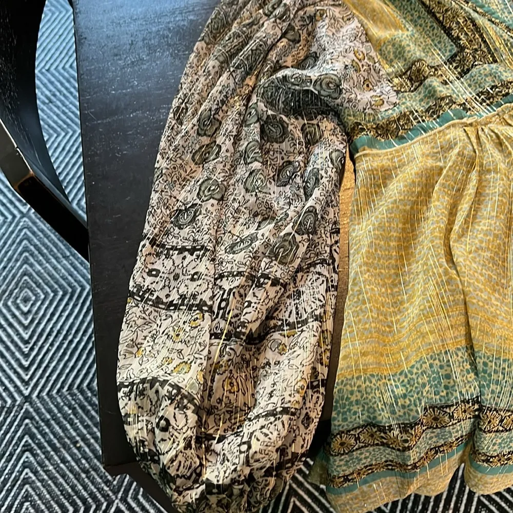 long sleeve blouse in a shear material size medium. GUC. - Image 3