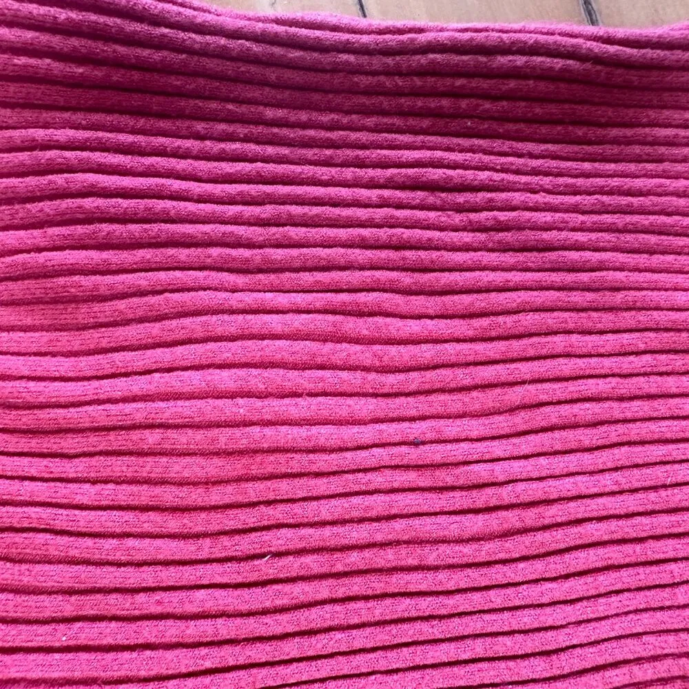 URBAN OUTFITTERS Hot Pink Ribbed Sweater Crop Top Size Small - Image 7