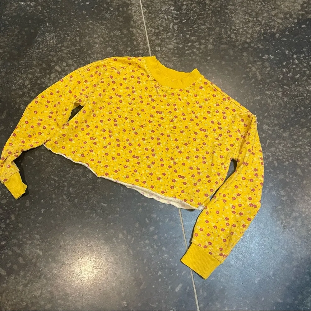Colsie Floral yellow crop sweatshirt Good Condition - Image 7