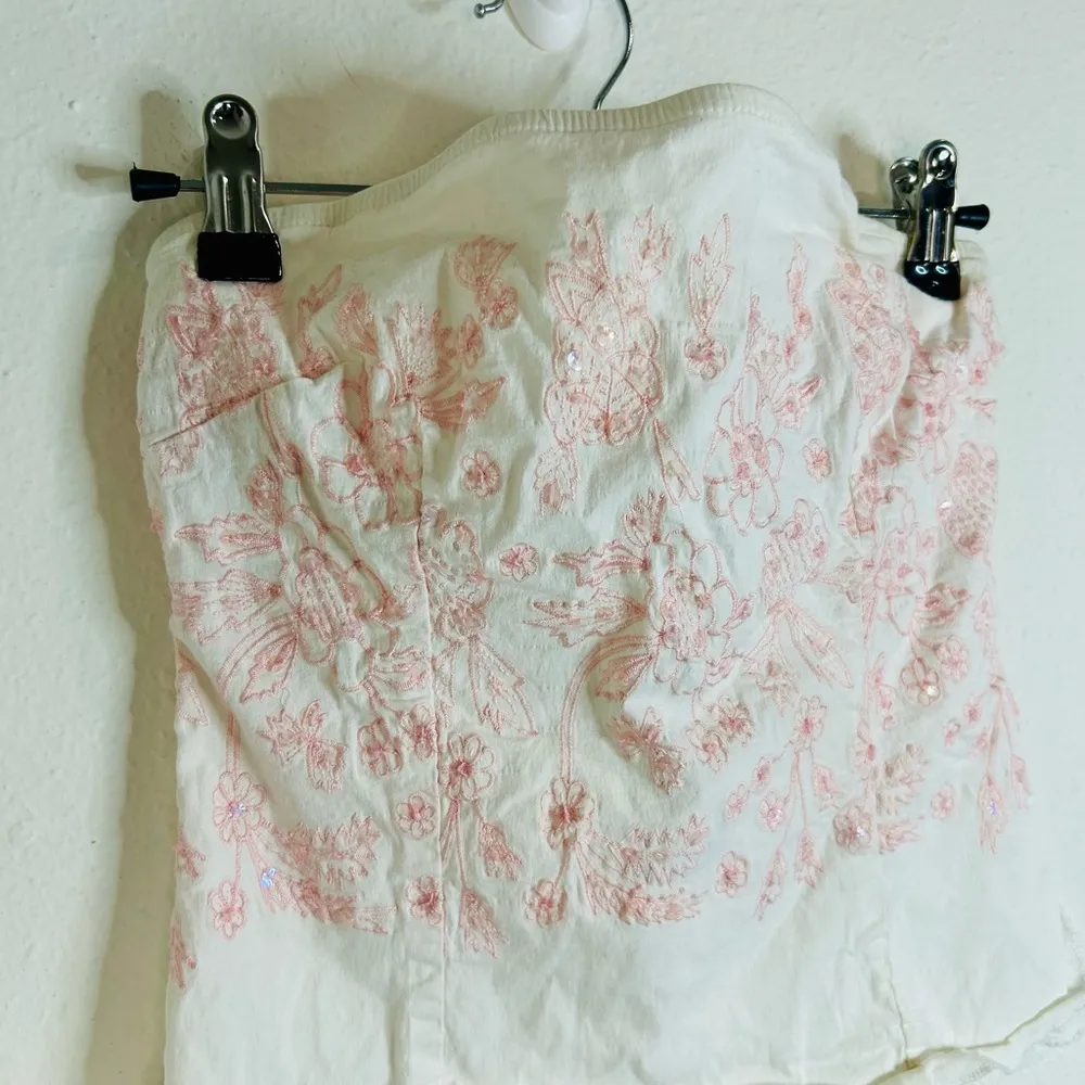 Poetry Clothing White Floral Embroidered Tube Top Style Back Tie Crop Top Medium - Image 5