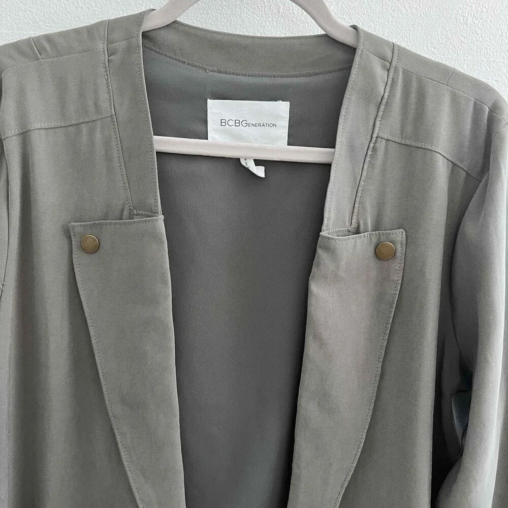 BCBGeneration Open Jacket Front Peplum LARGE Gray Long Sleeves Ruffled Hem NWOT - Image 6