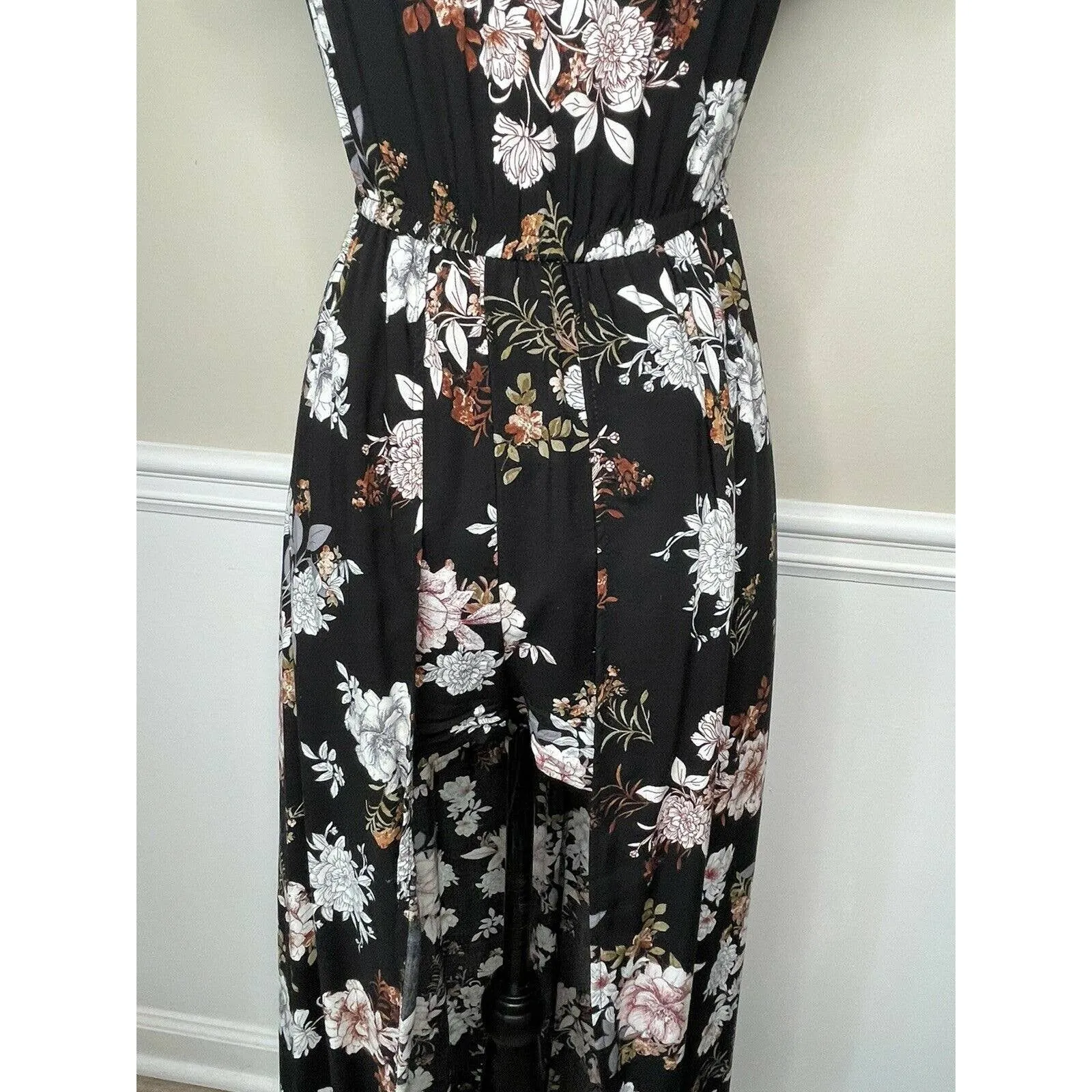 Iris Black Floral Shorts Romper Size Medium - Image 8
