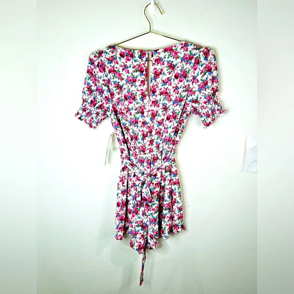 Trixxi Floral Wrap Style Romper with Puff Sleeves Size Medium 28.5” - Image 7