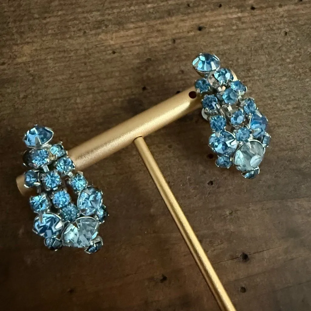 Vintage Ice Baby Blue Rhinestone Screw Back Earrings Silver Tone 1.5” - Image 2