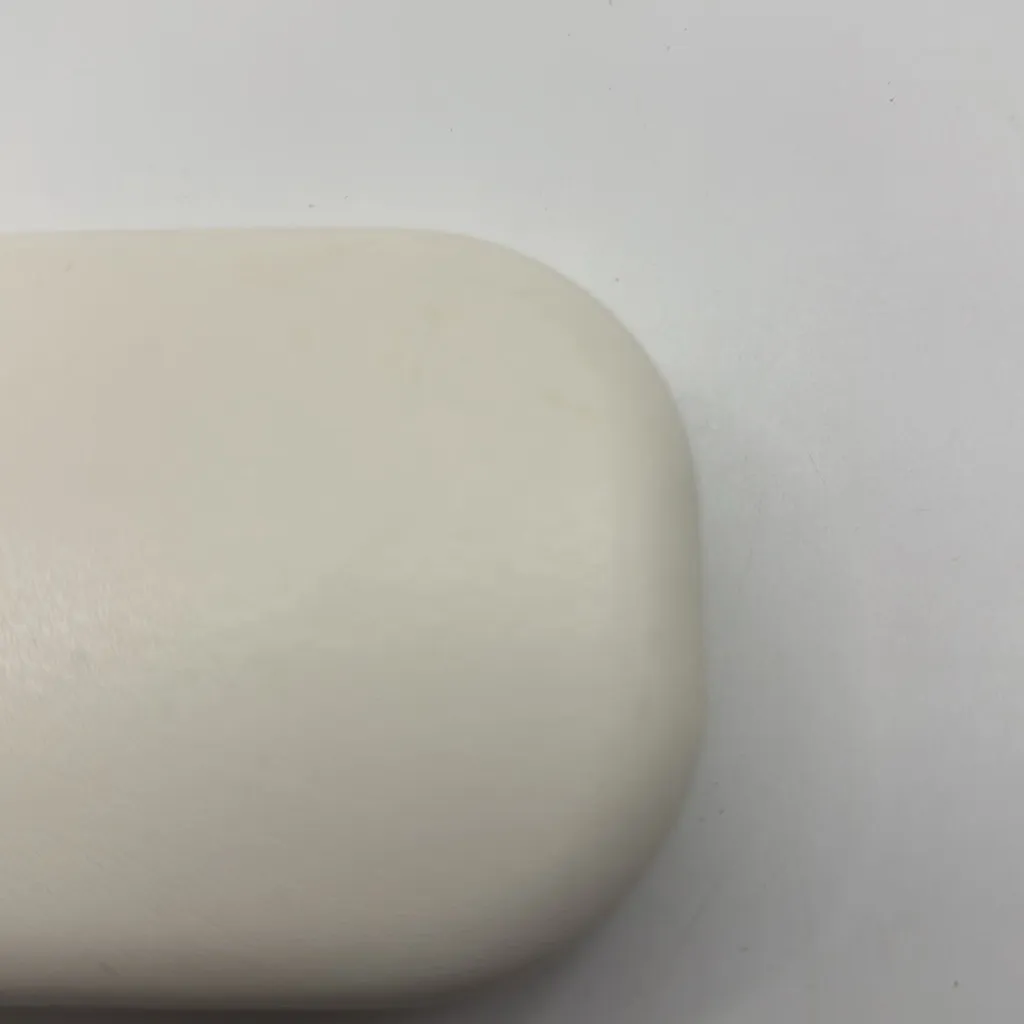 MARC JACOBS WHITE Eyeglass Case. - Image 5