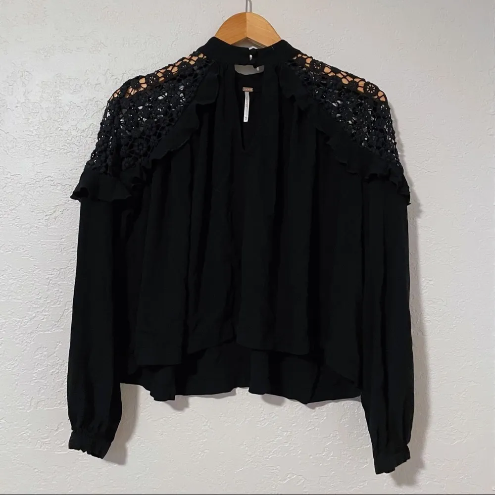 Free People Little Bit Of Love Black Crochet Lace Boho Blouse Top Women’s XS - Image 2