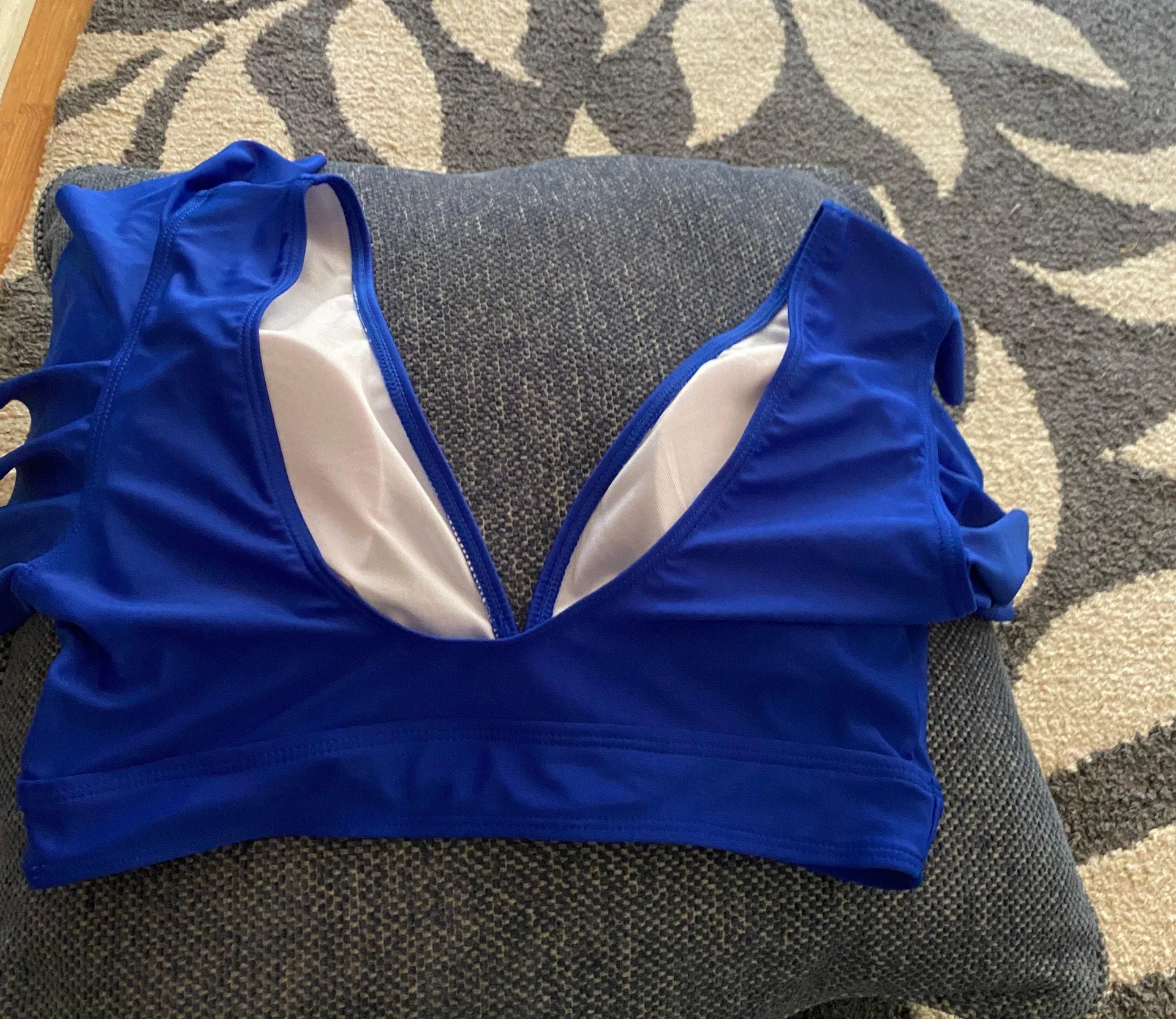 Women Ruffle  bikini top - Image 4