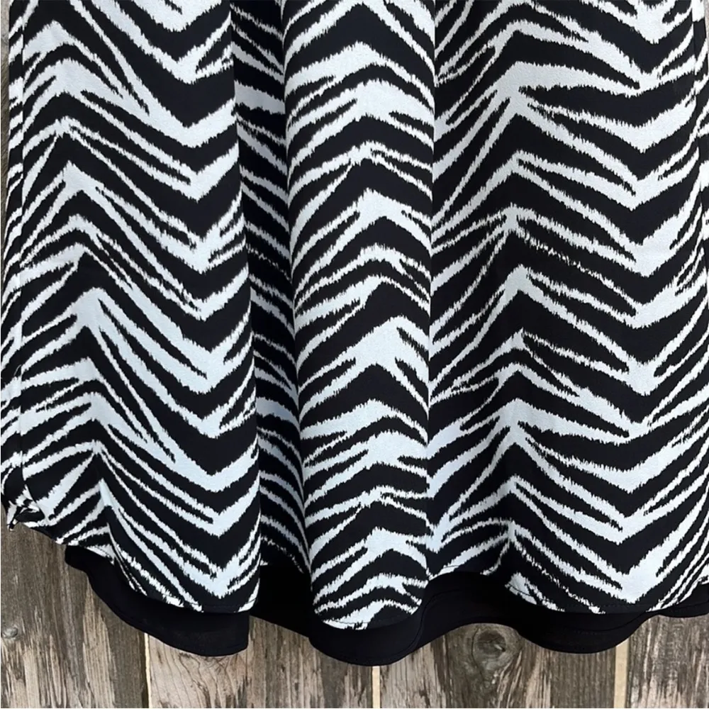 NWT White House Black Market Ultimate Reversible Geo/Solid Shift Dress - Image 11