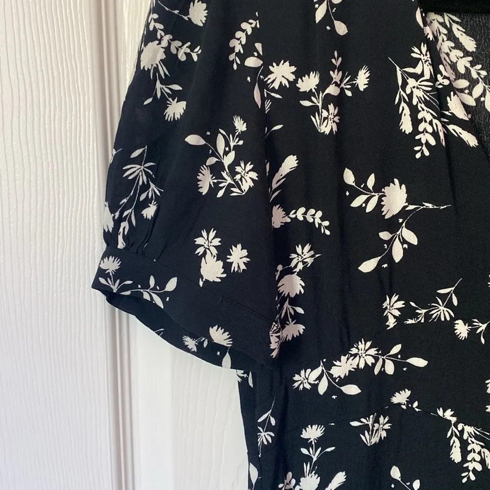 Olivaceous Black and White Floral Print Midi Dress with Short Sleeves - Image 3