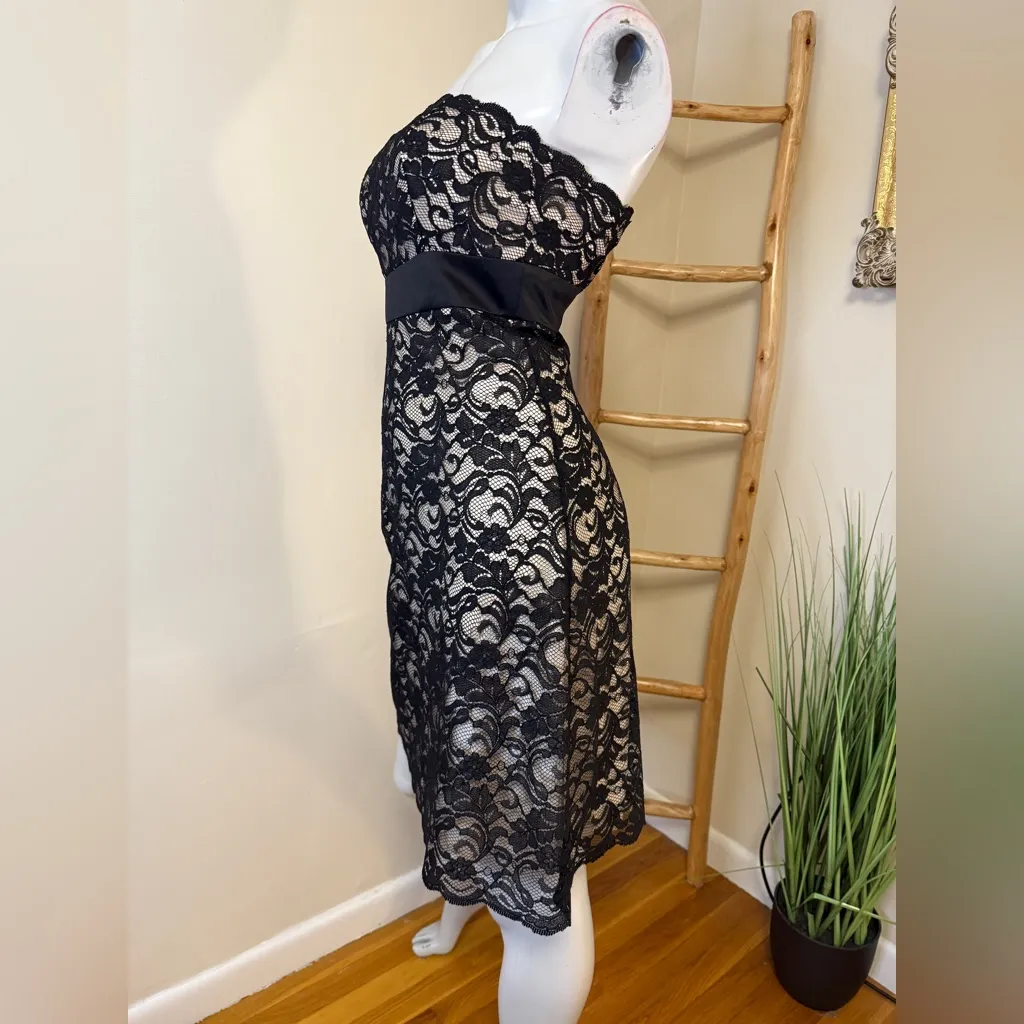 White House Black Market SZ 0 Dress Black Lace w/ Nude Lining Strapless WHBM - Image 3