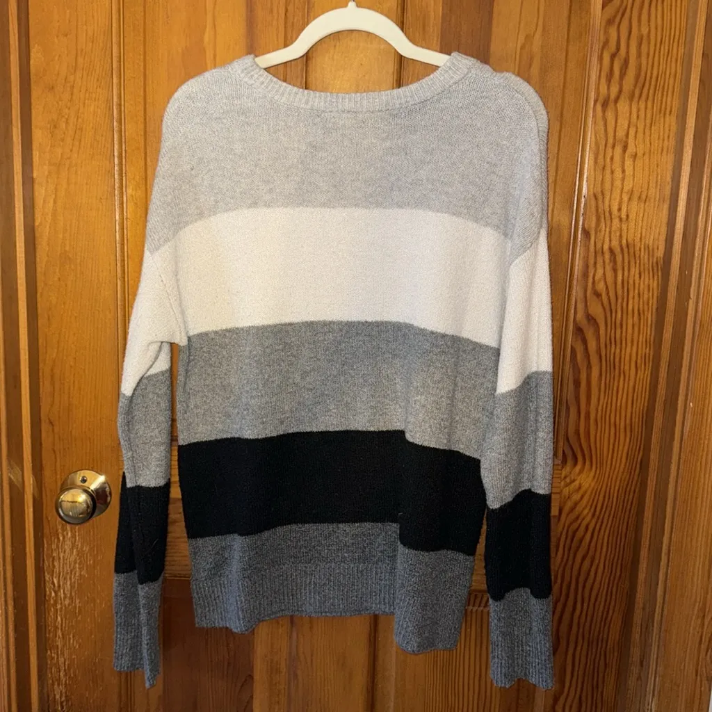 EUC Time and Tru Grey Striped Crewneck Sweater, Size Small Gray - Image 2