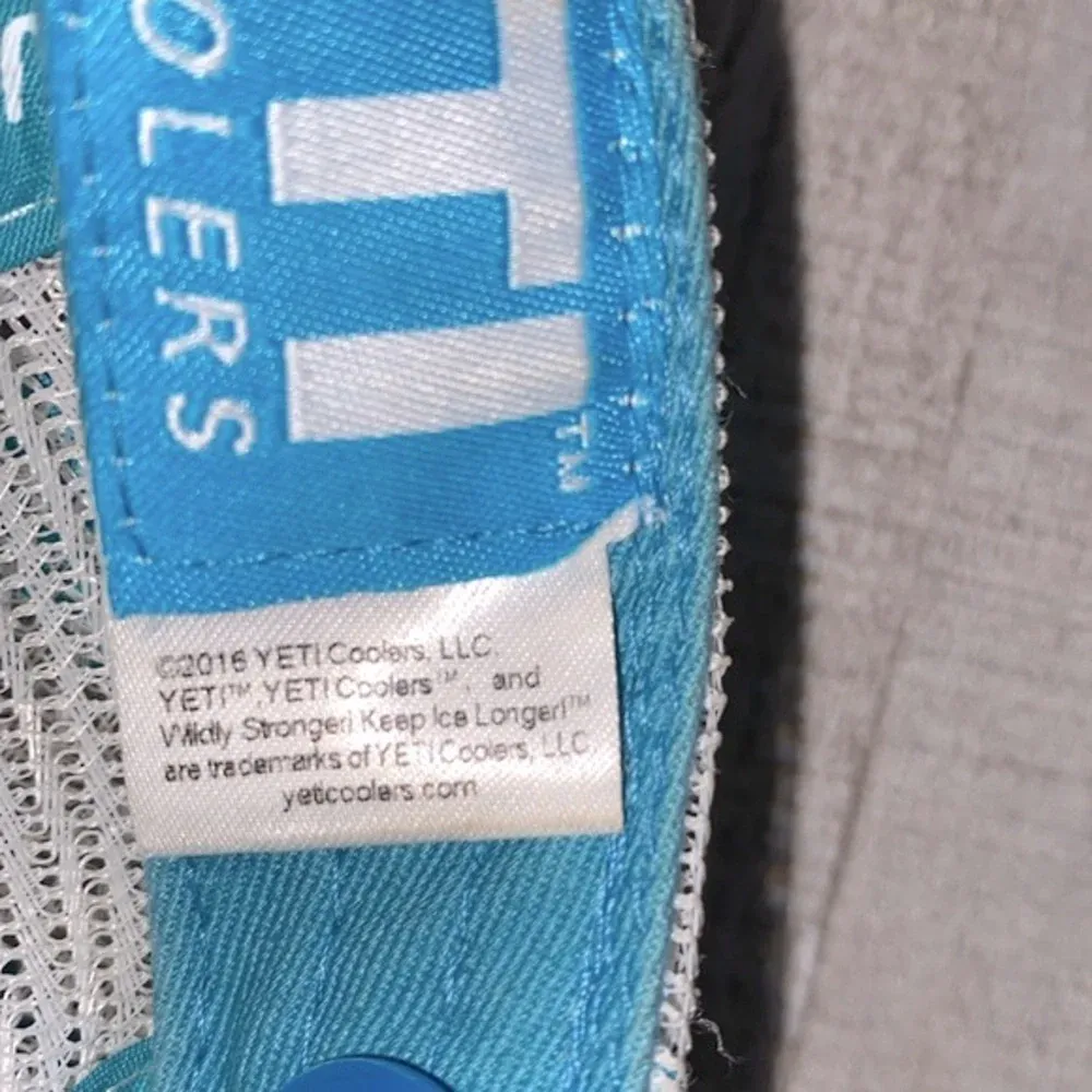 Yeti  baseball cap turquoise & white SnapBack mesh - Image 6