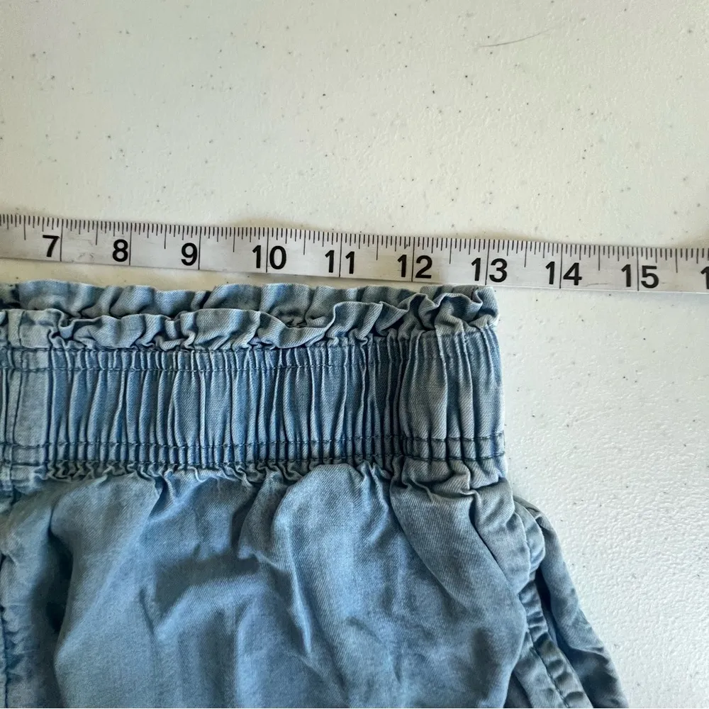 chambray ruffle pull on shorts size small - Image 8