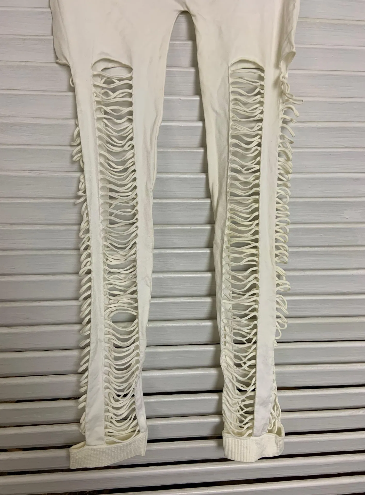 OS  Cut Out White Nylon Capri Leggings - Image 4