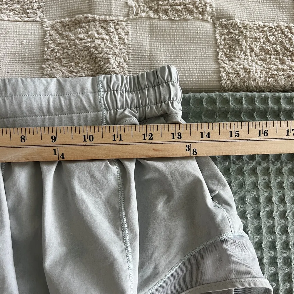 Lululemon Hotty Hot Short II 2.5” Size 8 Reg - Image 6