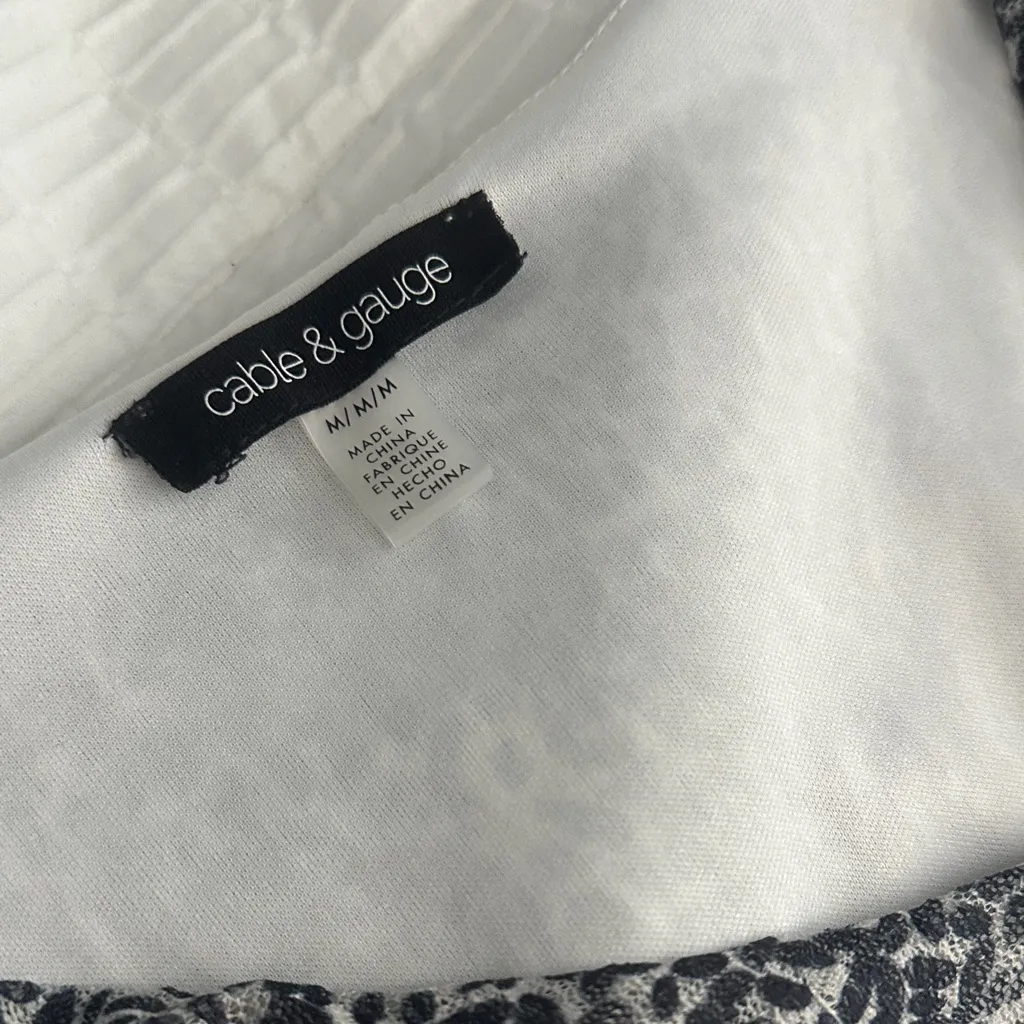 Cable & Gauge Black and White Patterned Short Sleeve Top - Image 2