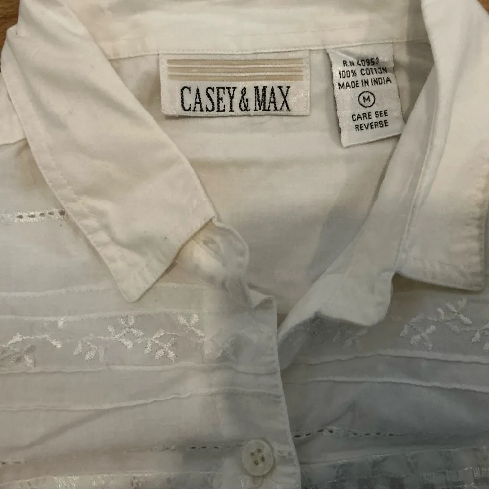 Vintage Casey & Max white embroidered eyelet short sleeve button up shirt medium - Image 8