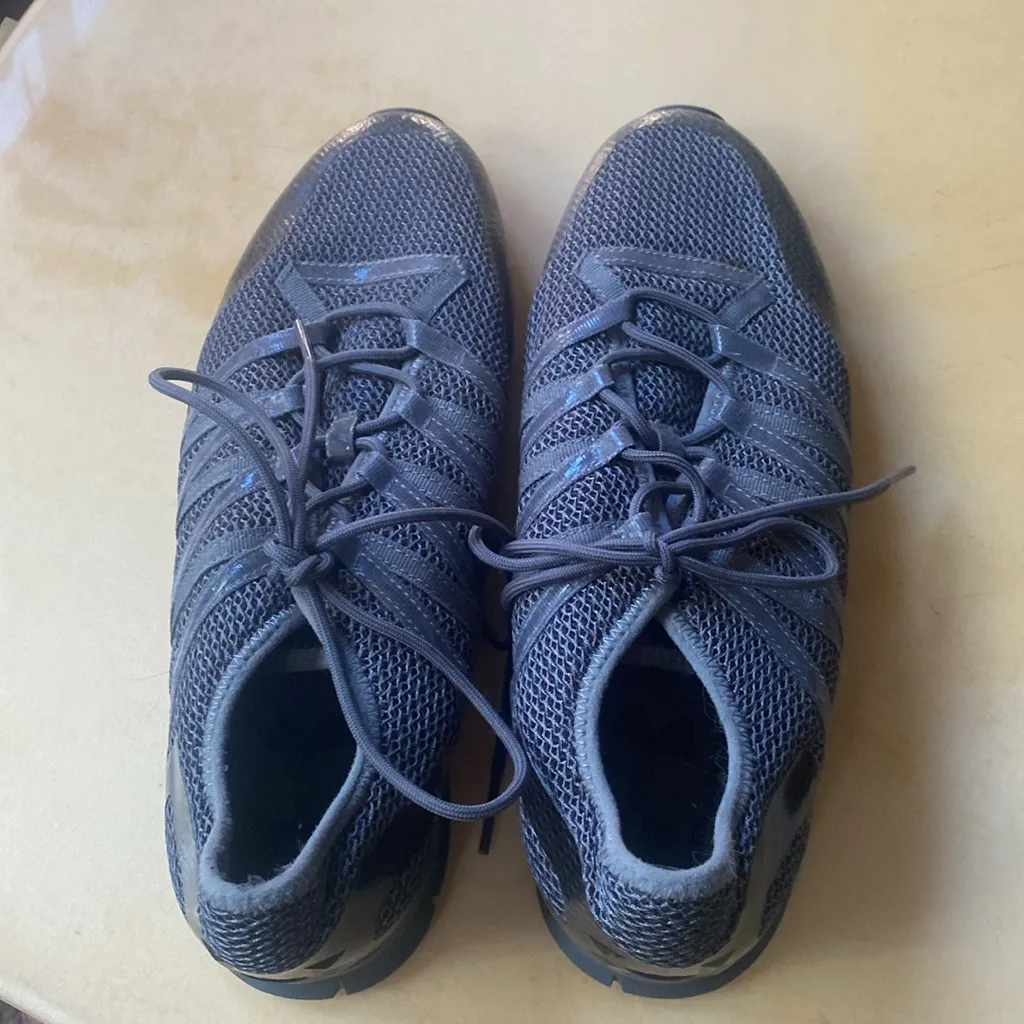 EUC Womens Under Armour Charged All Around Size 10 Black Graphite Grey Training - Image 4