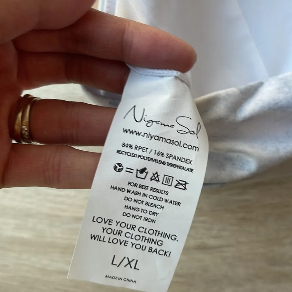 Icy Blue Criss Cross Sports Bra sz L/XL NWT - Image 7