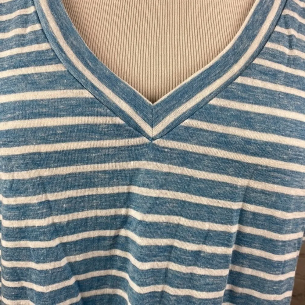 Old navy blue white striped v neck t-shirt xl - Image 2