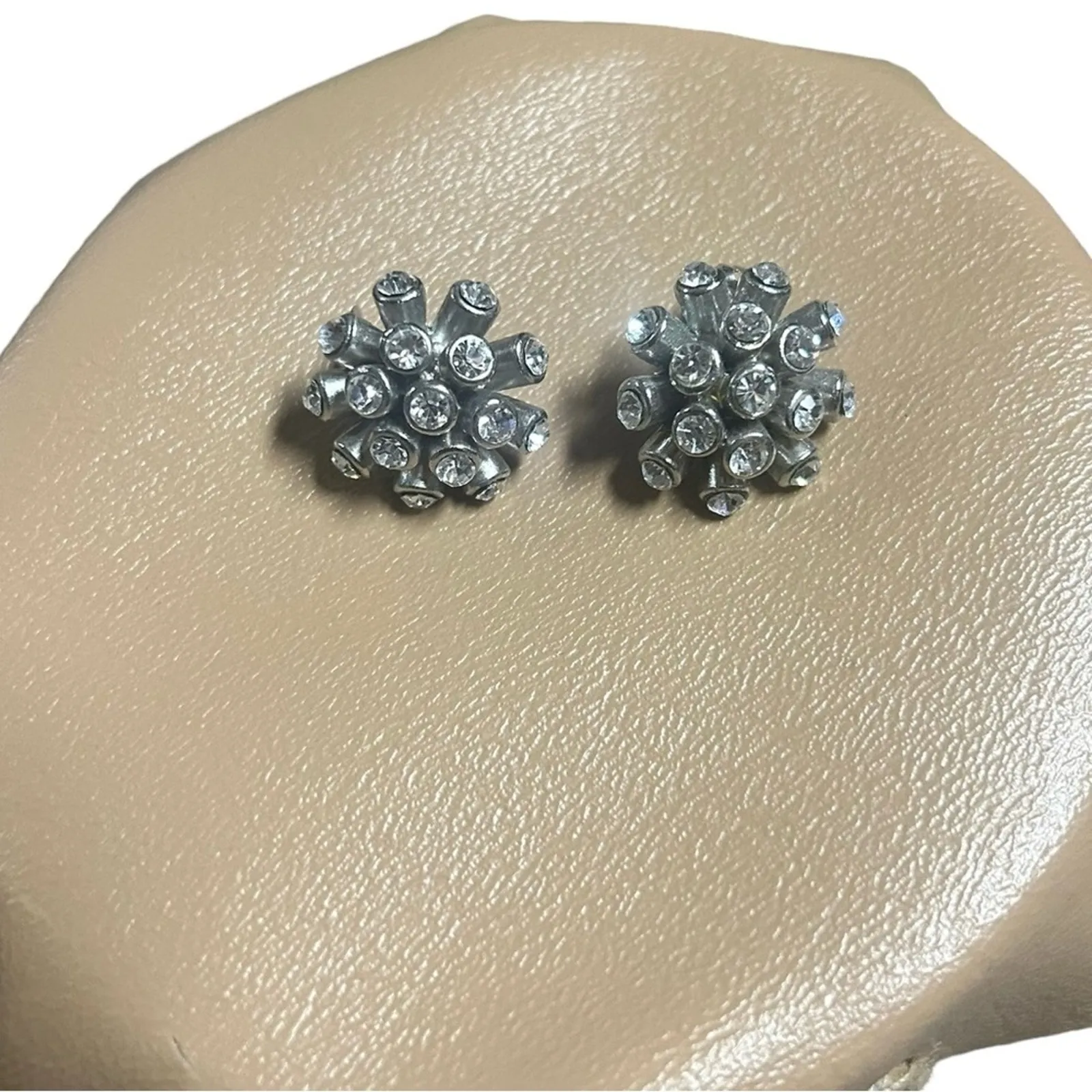 Vintage Round White/Clear Crystal Flower Earrings Sputnik earrings - Image 3