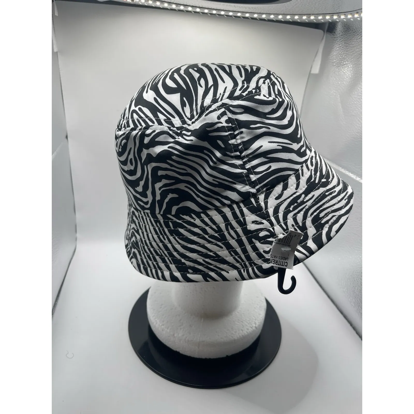 NWT Design Zebra Print Bucket Hat Black White Sz S/M Safari H0171 - Image 2