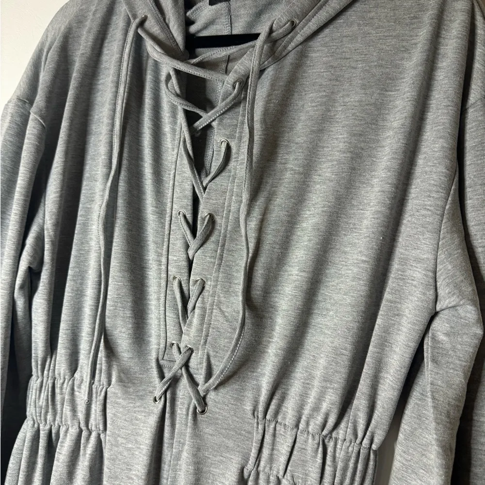 Jumpsuit lace up front drop shoulder hooded Size Medium NWT Gray - Image 5