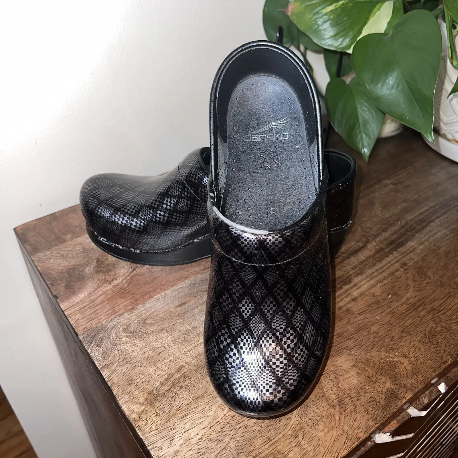 Dansko Professional‎ Clog Patent Black Leather Silver Diamond Pattern Women's 37 - Image 2