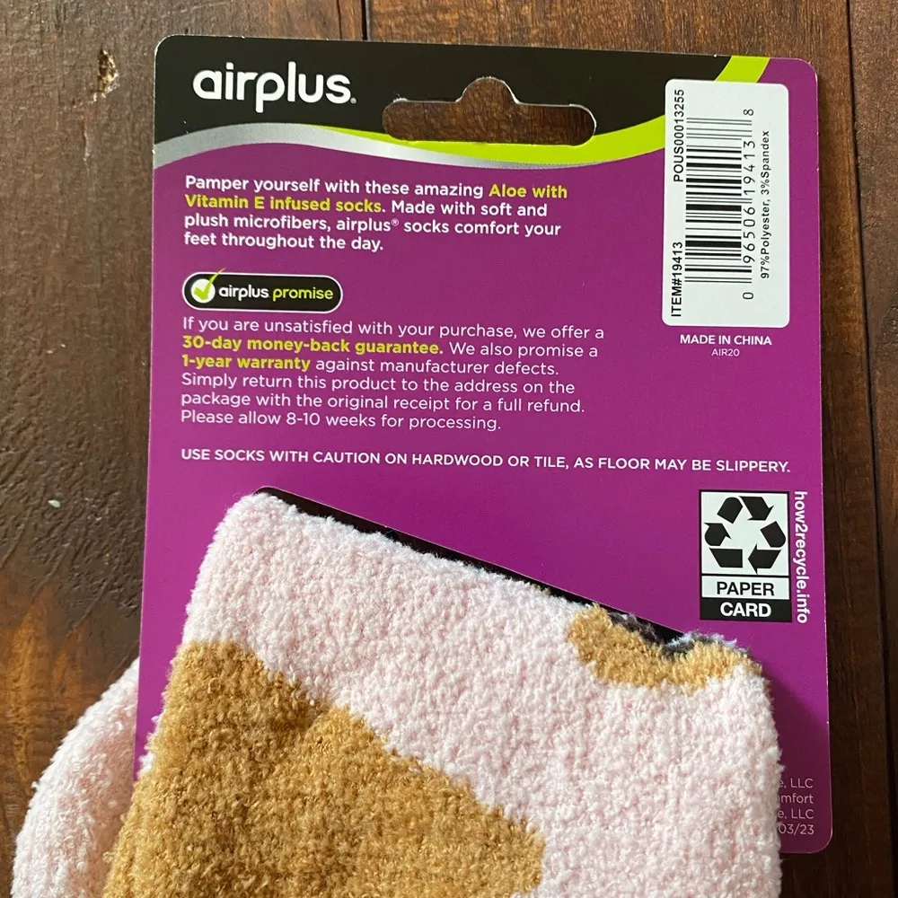 Women's Airplus Aloe Infused Socks Pink SMORE Fuzzy Winter Warm NEW - Image 4
