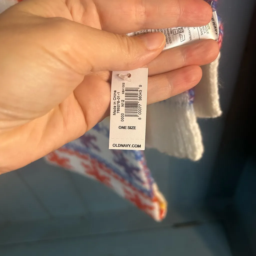 Old Navy  Colorful Knit Scarf with Snowflake Pattern | One Size - Image 4