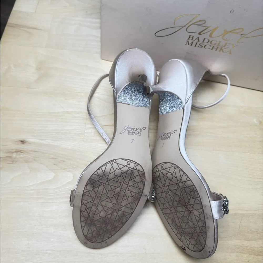 BADGLEY MISCHKA DASH KITTEN HEEL SANDALS SIZE 7 EUC - Image 6