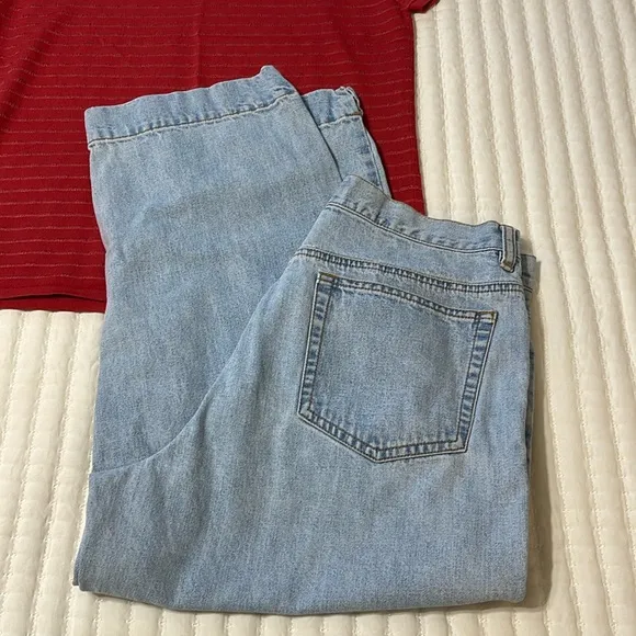 Eddie Bauer Light Wash Cropped Jeans Size 12 - Image 2