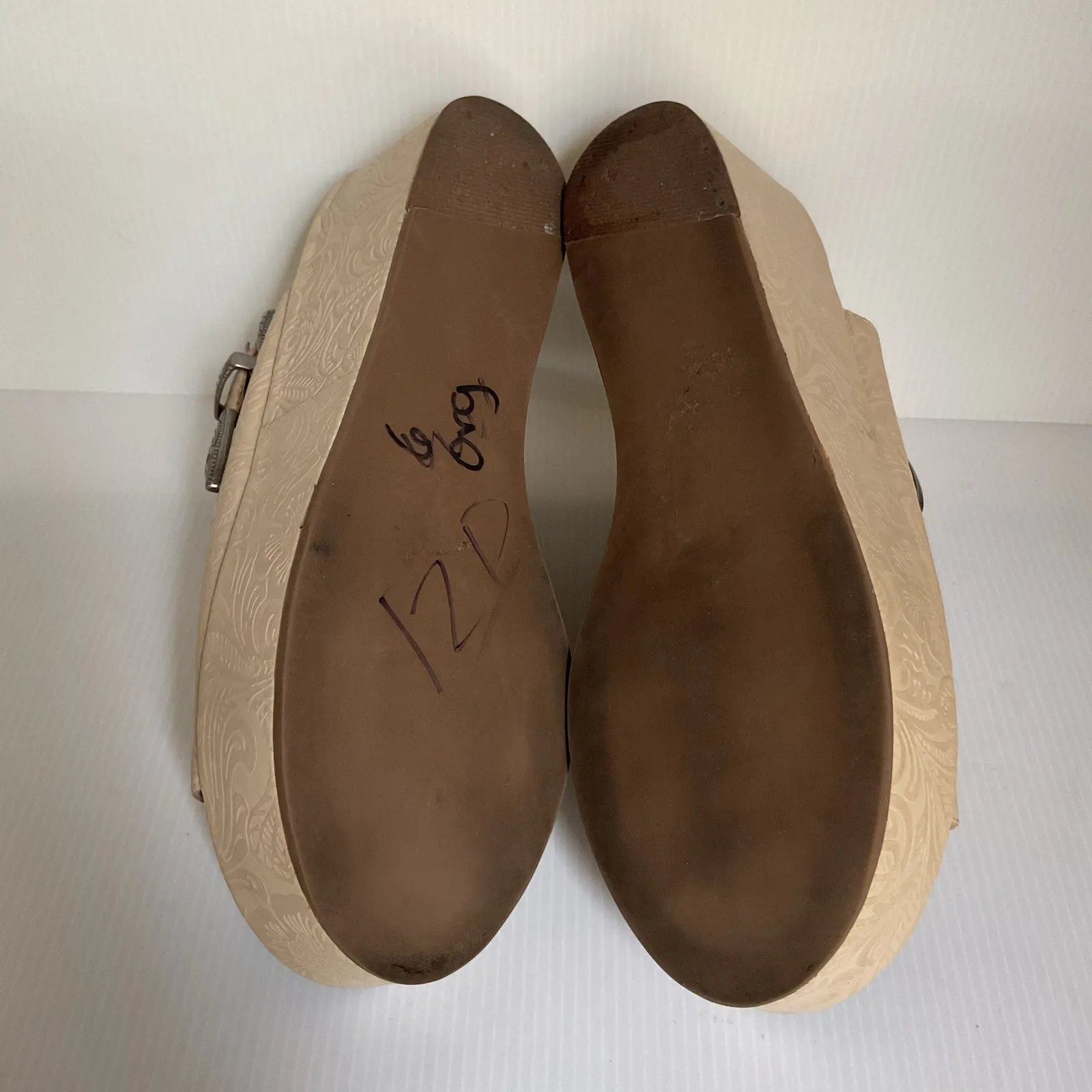 Matisse Embossed Wedge Western Sandals Leather Beige Platform Made in Brazil Sz9 Gray Size 9 - Image 14