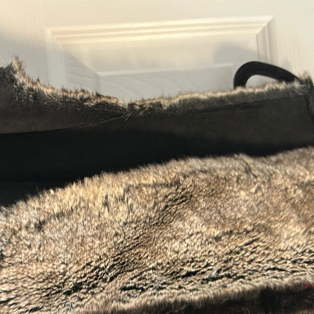 Saks Fifth Avenue Women's Black and Brown Faux Fur Vest - Size M - Image 4