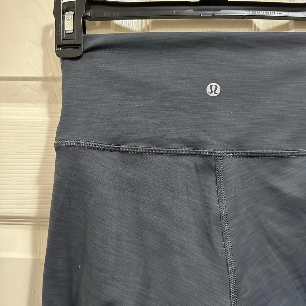 Women’s Lululemon active 21” cropped capri leggings dark gray size 4 - Image 4