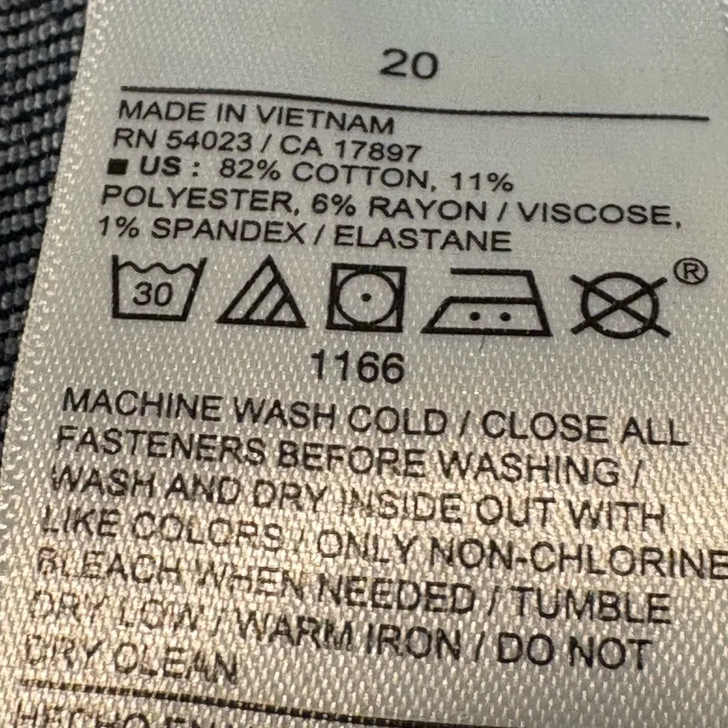 Old Navy Women’s Mid-Rise Rockstar Super Skinny Dark Wash | Size 20 - Image 7