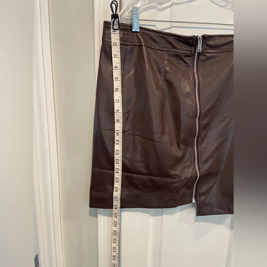 NWT Crissrexo Size XXXL Brown Faux Leather Front Zip Asymmetrical Mini Skirt - Image 3