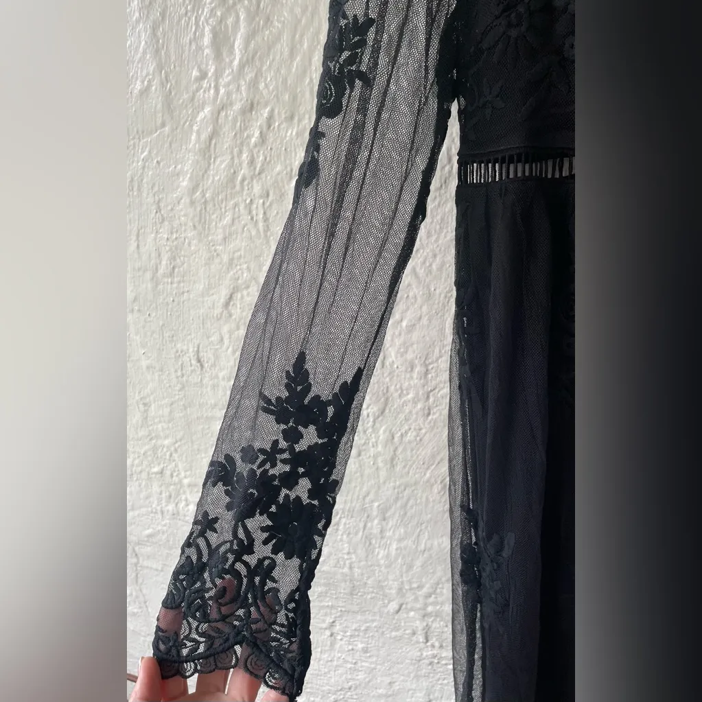 Blackfloral embroidered crochet lace v - Image 3