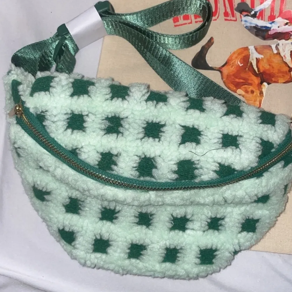 MIDNIGHT LUNCH Belt Bag Mint Green - Image 3