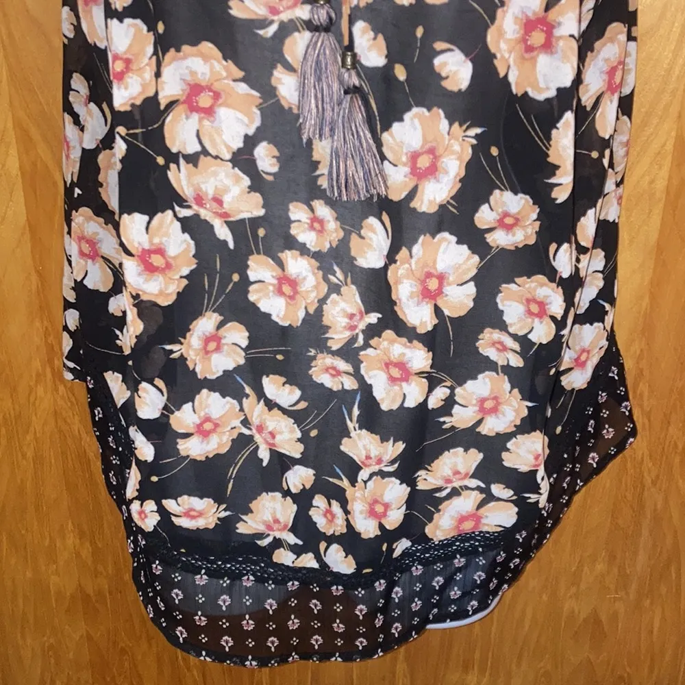 Peach & Black Floral Knox Rose Top Size Medium - Image 3