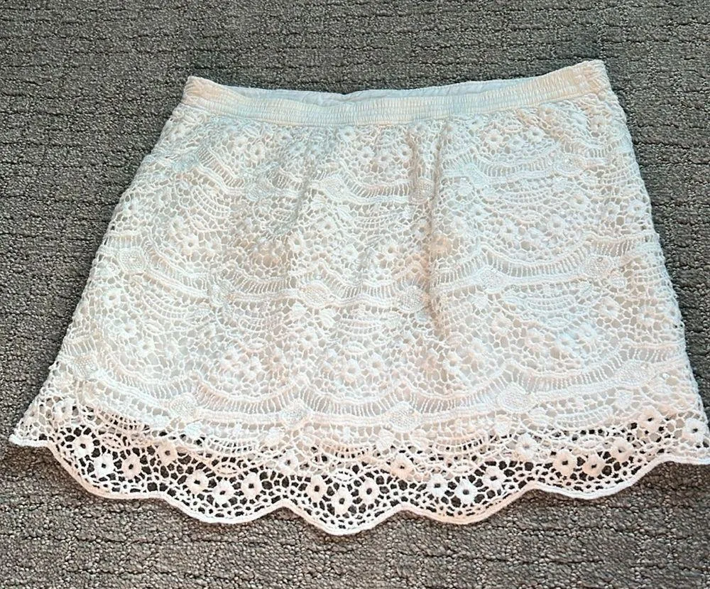 Embroidered Lace Lined Scalloped Mini Pull On Skirt Small - Image 2