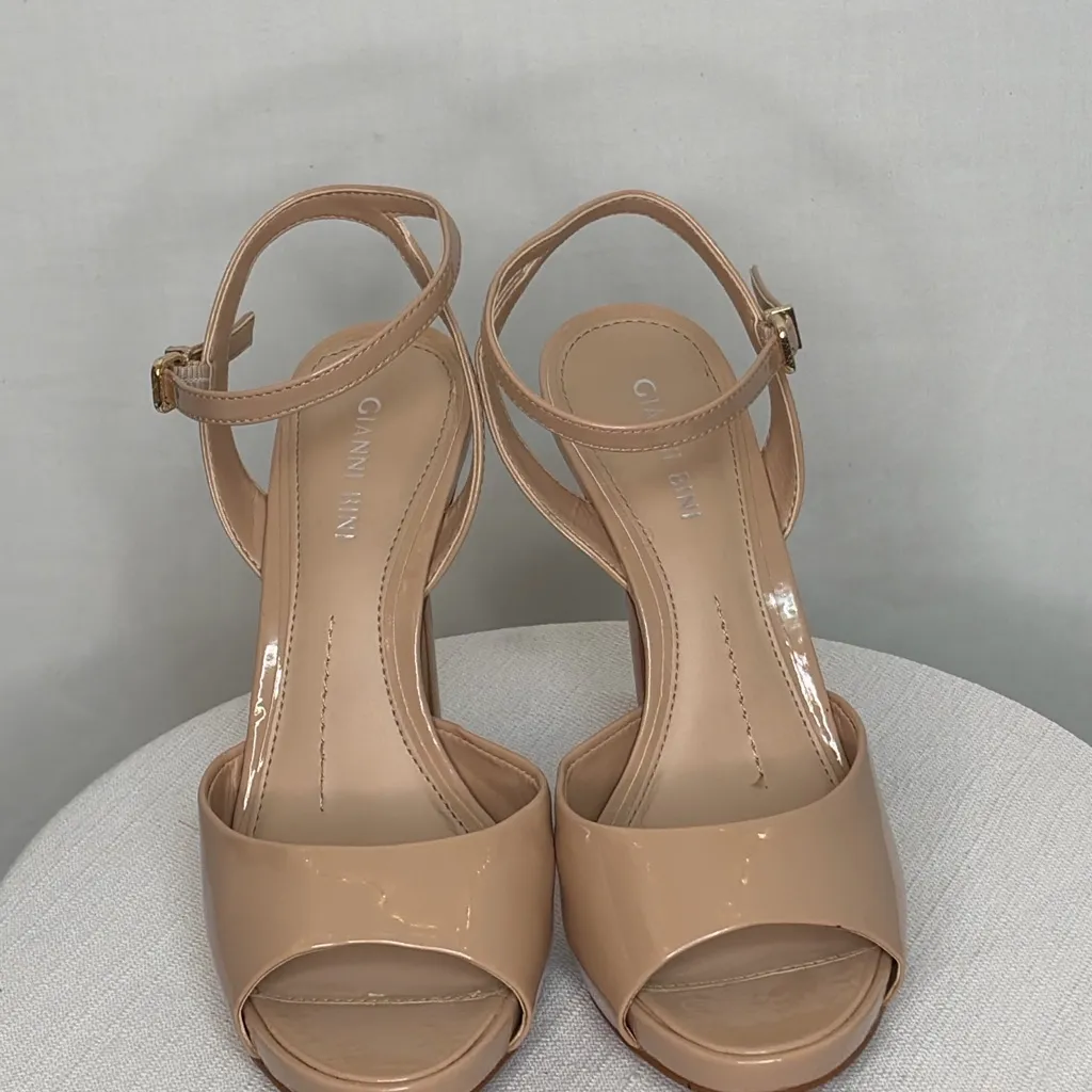 Gianni Bini Nude Patent Platform Heels Ankle Strap Size 8(B99) - Image 2