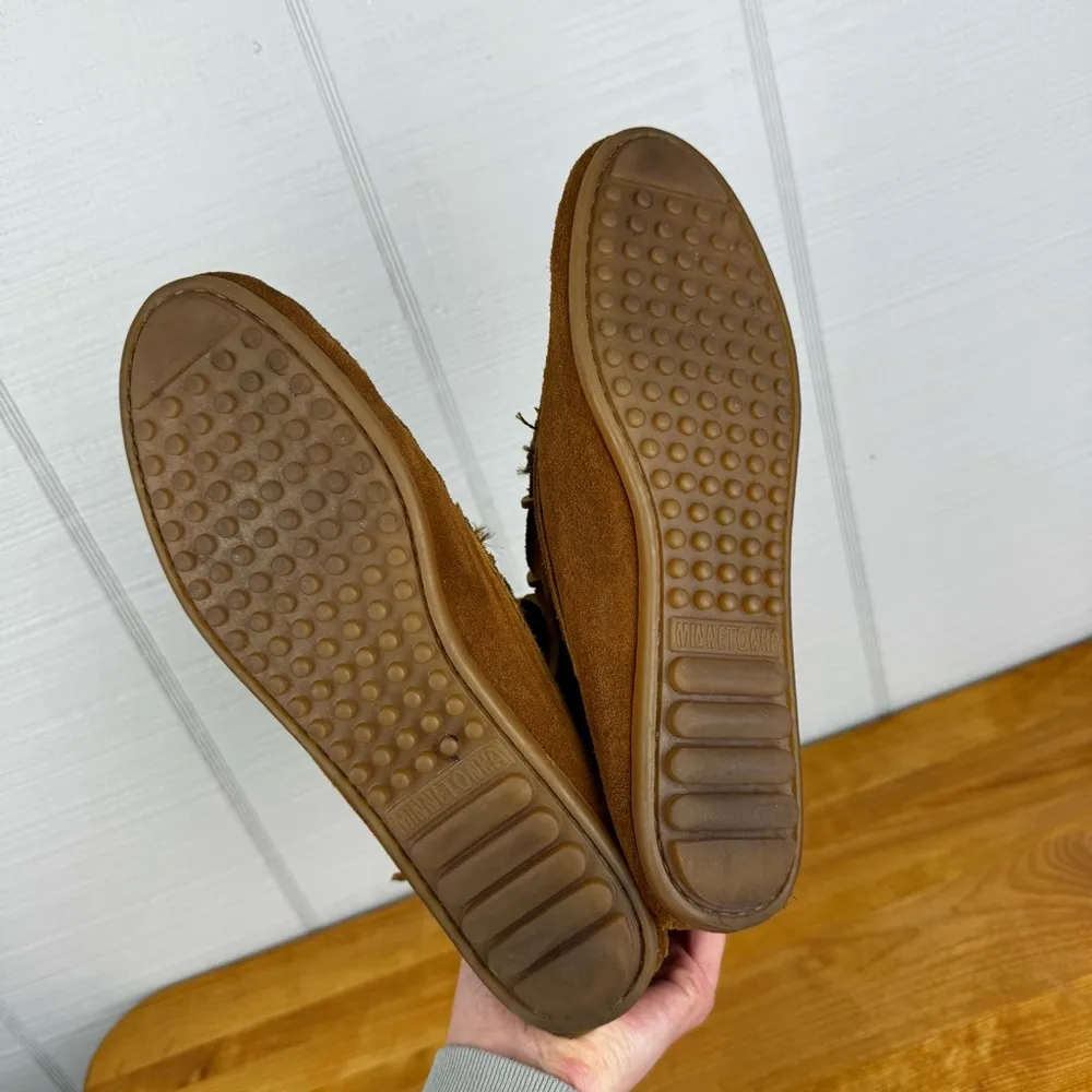 Minnetonka Brown Suede Moccasin Ankle Boots Fringe Lace Up Hard Sole Size 7 - Image 7